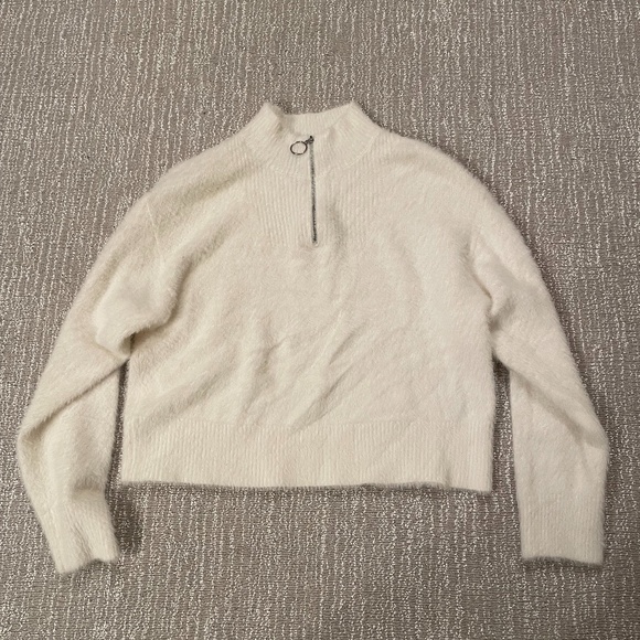 Kendall & Kylie Sweaters - Kendall & Kyle white Fuzzy Half-Zip Sweater size XS